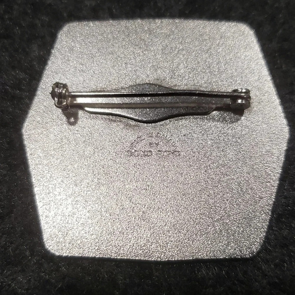 Molson Six Ender Award Curling Stone And Broom Lapel Pin - Picture 2 of 3